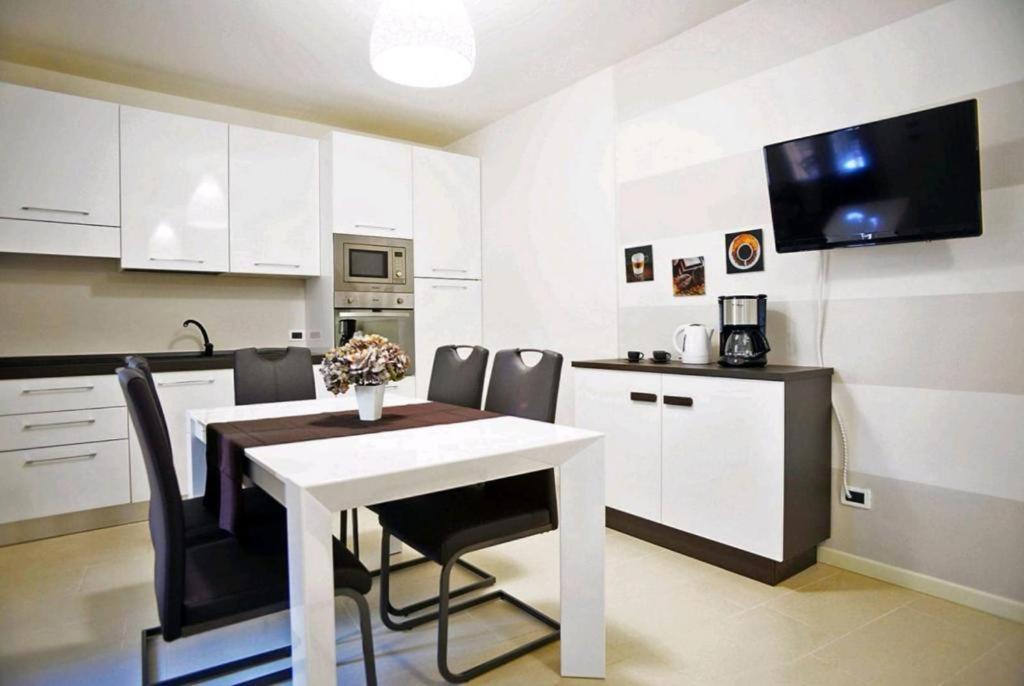 Ventuno - Modern Apartment - Country & Lake Lovere Εξωτερικό φωτογραφία