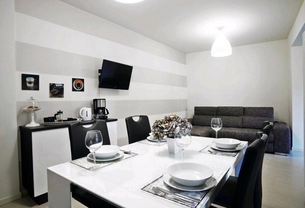 Ventuno - Modern Apartment - Country & Lake Lovere Εξωτερικό φωτογραφία